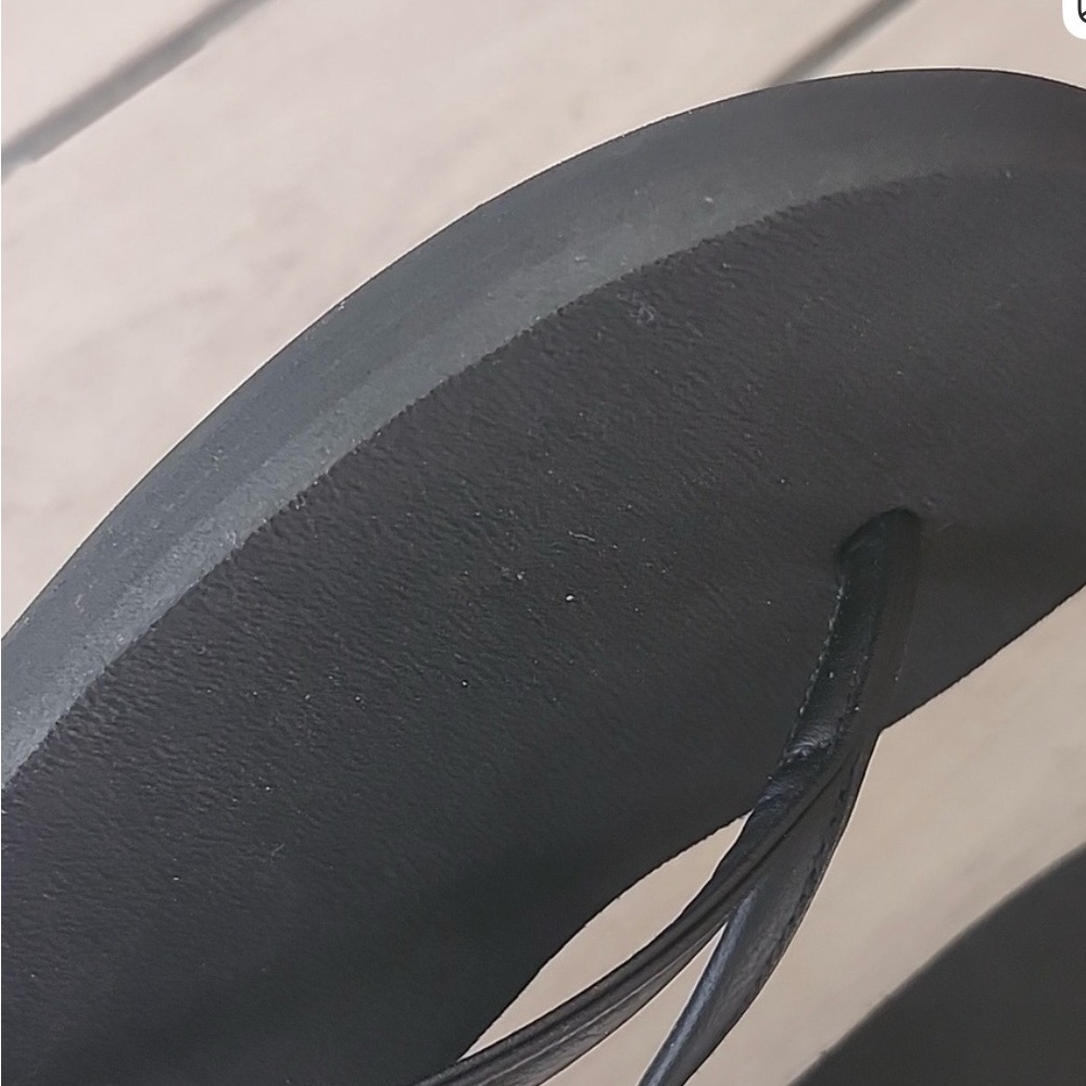 Cobian Women’s Black Slim Strap Flip Flop Sandals - Picture 3 of 7